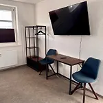 Premium Quartier - 6 Schlafzimmer - Bis 12 Personen - Transporter-parkplatz - Wlan Apartmán