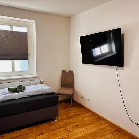 Premium Quartier - 6 Schlafzimmer - Bis 12 Personen - Transporter-parkplatz - Wlan * Merseburg
