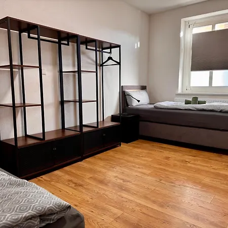 Premium Quartier - 6 Schlafzimmer - Bis 12 Personen - Transporter-parkplatz - Wlan Merseburg