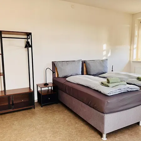 Premium Quartier Merseburg - Fuer Teams - 3 Apartments - Transporter-Parkplatz - Wlan